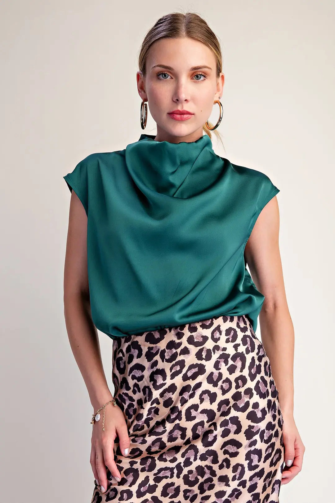 GLAM HUNT GREEN SATIN TOP T8360