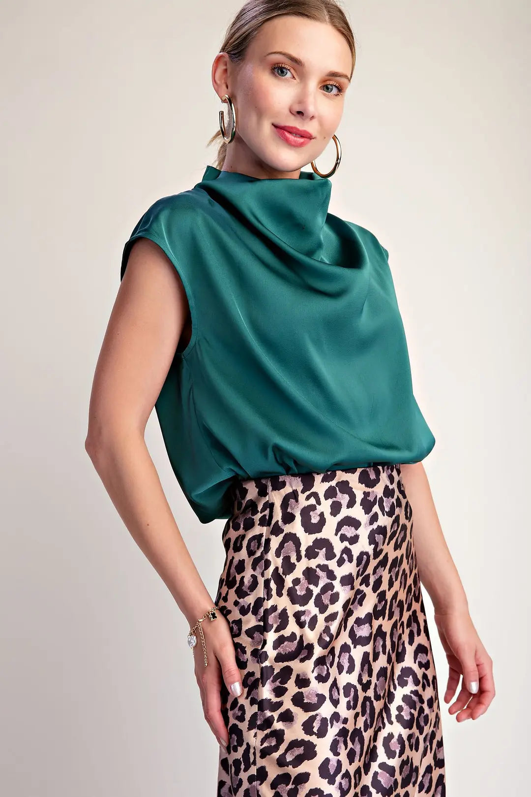 GLAM HUNT GREEN SATIN TOP T8360