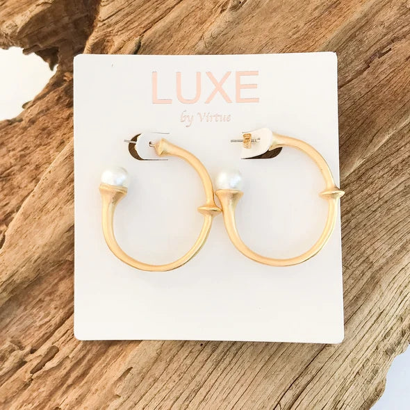 VIRTUE THE LUCIA HOOP WITH PEARL EARRINGS