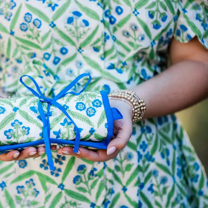 HG JARDIN BLEU LUXE QUILT JEW ROLL