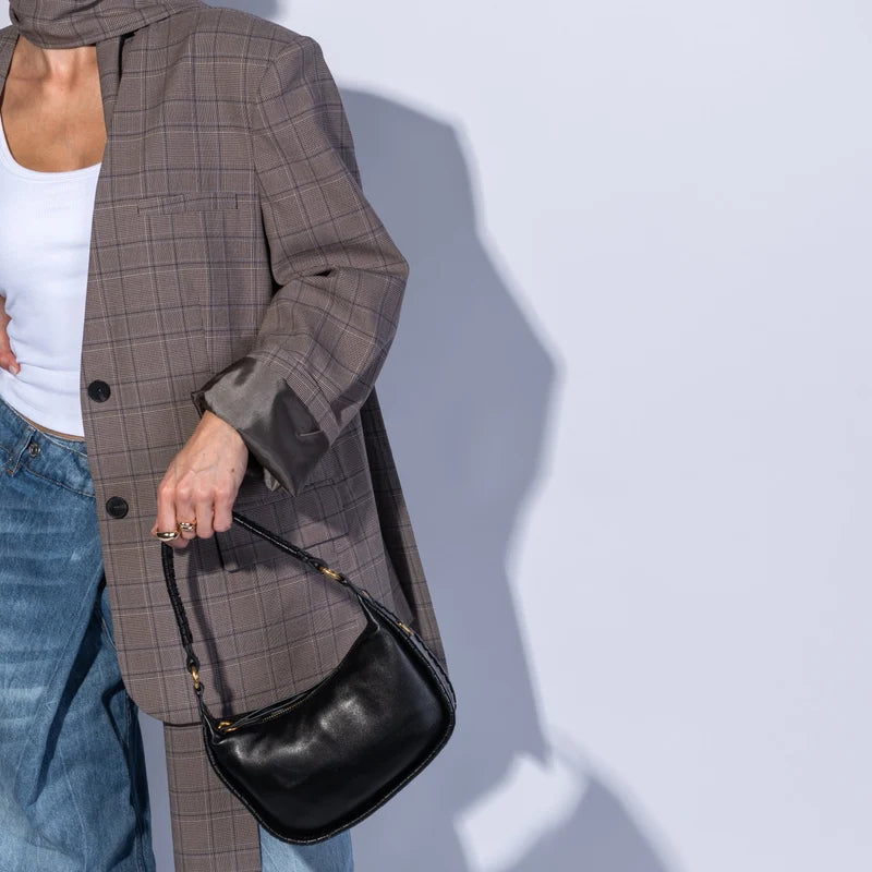 HOBO MIA CRESCENT SMALL SN-BLK
