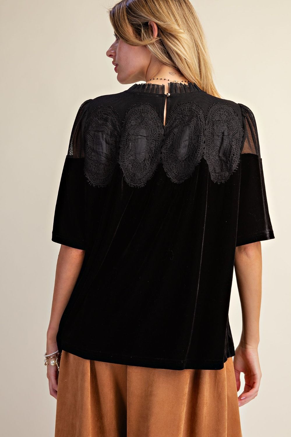 EASEL CROCHET TOP ET72101