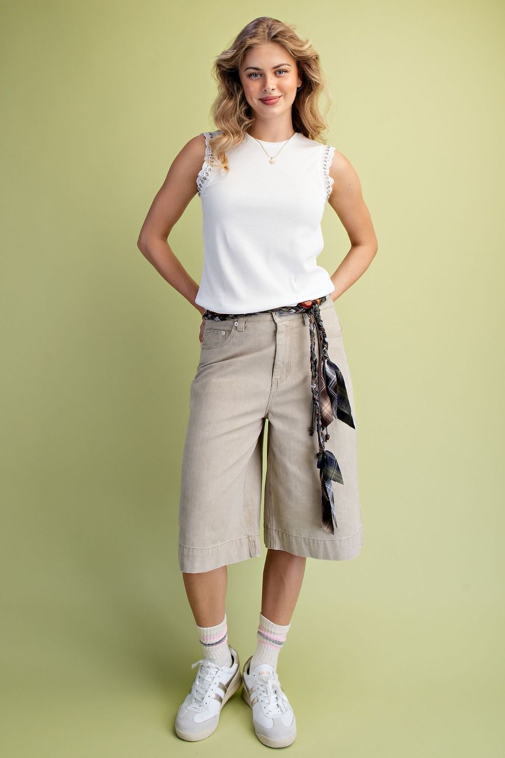 EASEL WHITE KNIT TOP ST100047