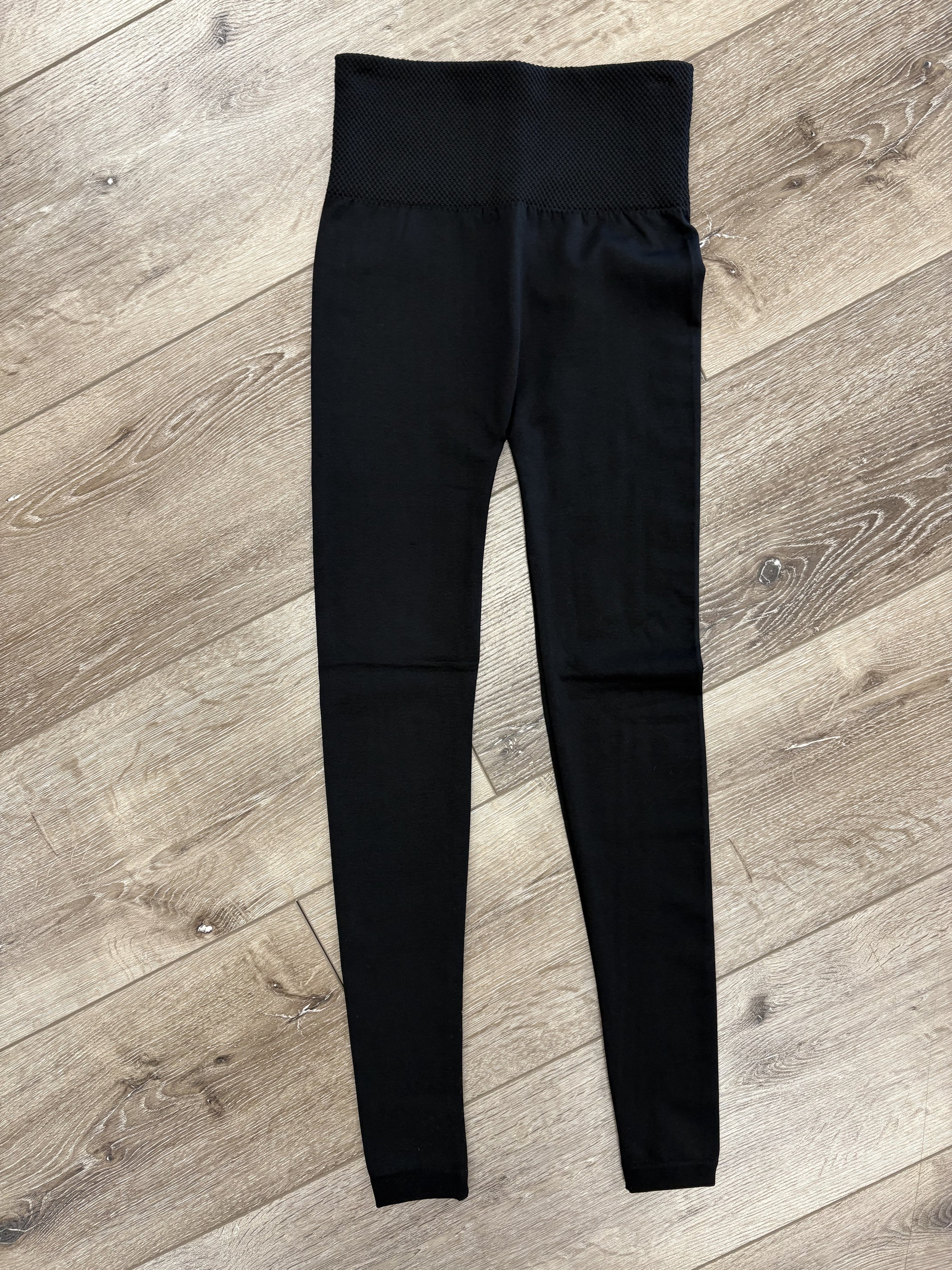 YOGA BLACK LEGGINGS AY74174